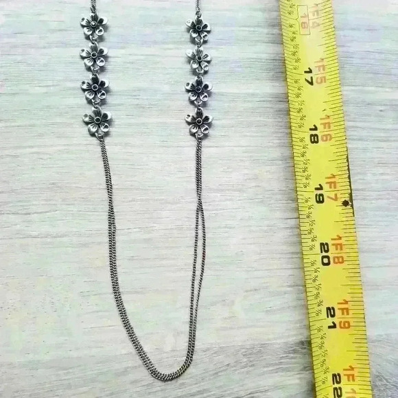 Floral Details Womens Costume Jewelry Necklace w/ Earrings Matching Set - Picture 7 of 10